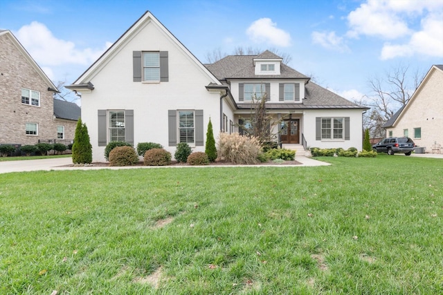 view of front facade featuring a front yard