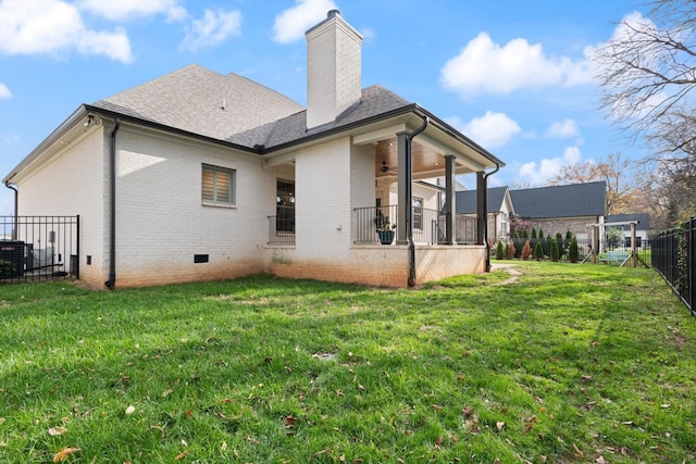 back of house featuring a lawn