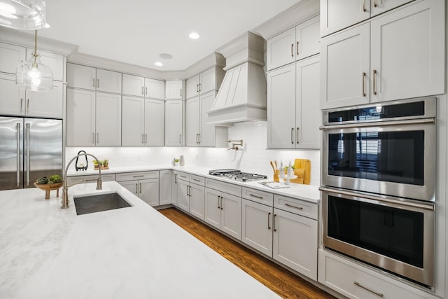 kitchen featuring sink, hanging light fixtures, stainless steel appliances, dark hardwood / wood-style flooring, and backsplash