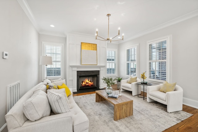 living room featuring crown molding, plenty of natural light, and hardwood / wood-style flooring