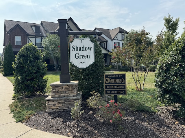 view of community / neighborhood sign