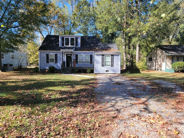 view of front of house with a front lawn