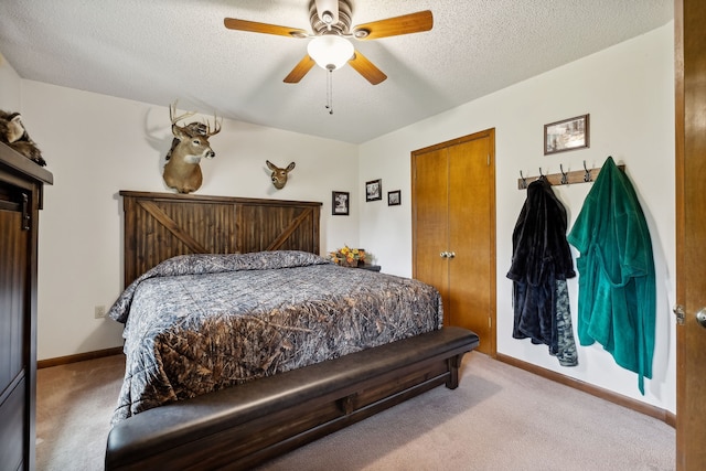 bedroom featuring carpet flooring, a textured ceiling, and ceiling fan