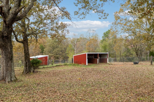 view of yard with an outdoor structure