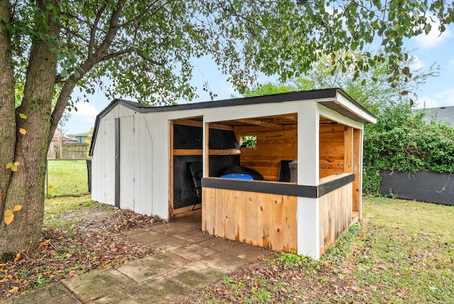 view of outbuilding