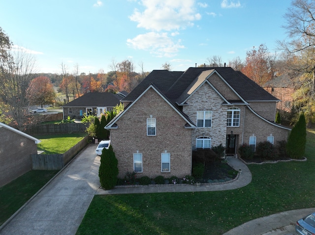 view of front of house featuring a front yard