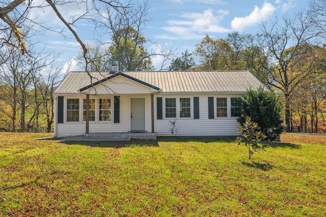 ranch-style home featuring a front yard