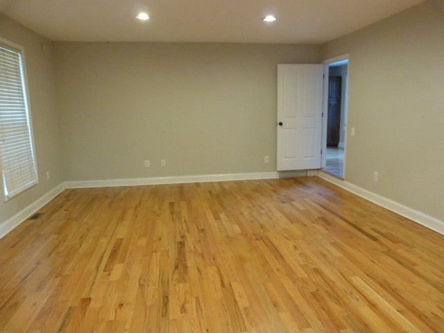 unfurnished room featuring light hardwood / wood-style flooring