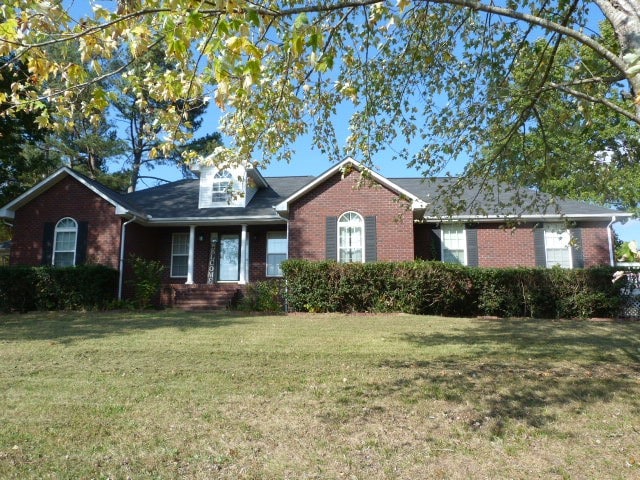 view of front of house with a front lawn