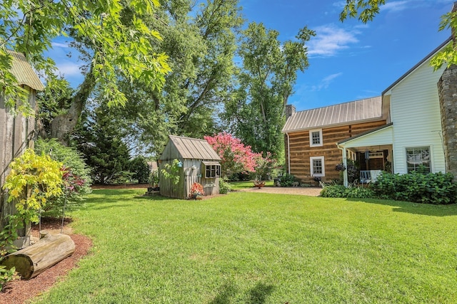 view of yard featuring a storage shed