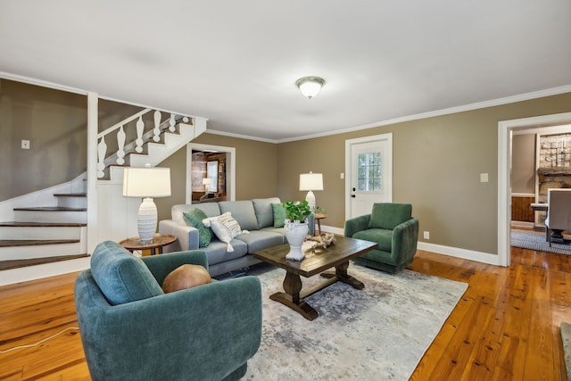 living room featuring hardwood / wood-style floors and crown molding