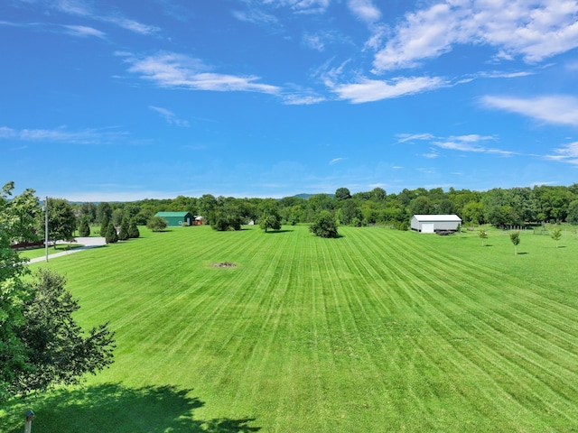 view of yard featuring a rural view