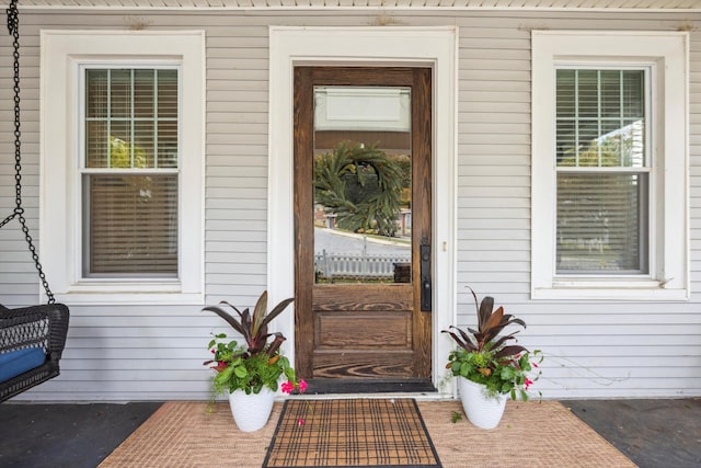 property entrance with covered porch