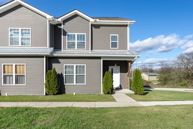 view of front facade featuring a front yard