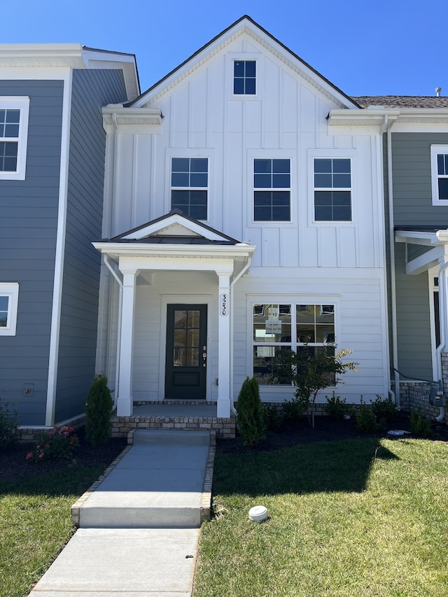 view of front of property with a front yard