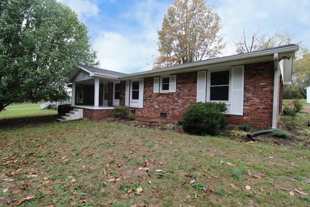 view of front of house featuring a front yard