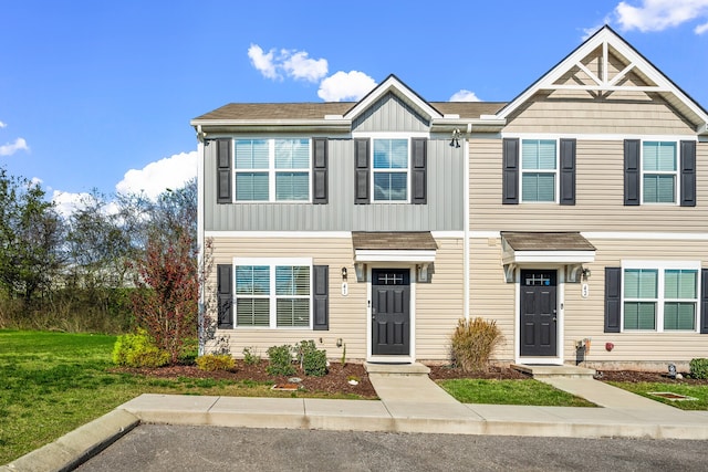 view of front facade with a front lawn