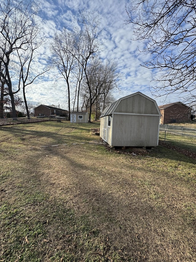 view of yard with a storage shed