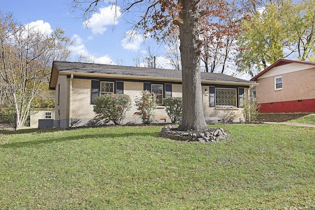 ranch-style home featuring a front yard