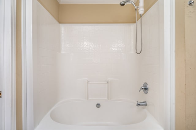 bathroom with tub / shower combination