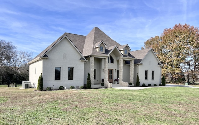 view of front of property featuring a front yard and cooling unit