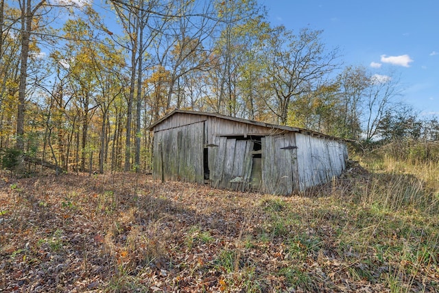 view of outbuilding