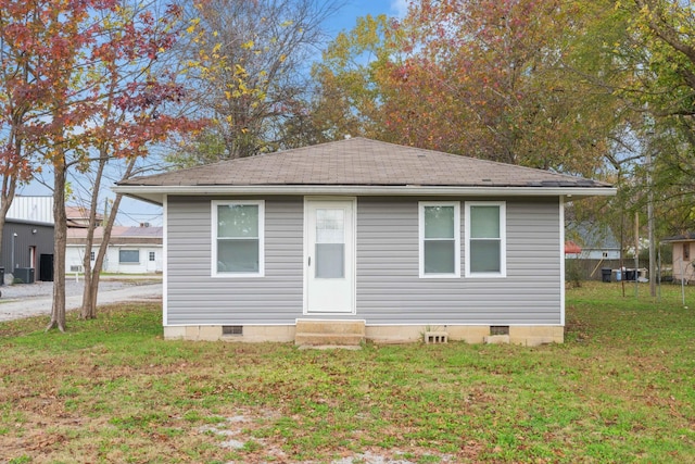 41 E 7th St, Parsons, TN 38363 - bungalow-style house featuring a front lawn, entry steps, crawl space, and roof with shingles