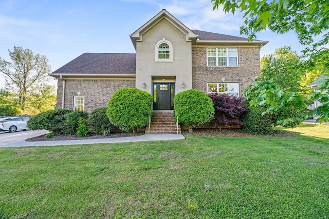 view of front facade featuring a front lawn