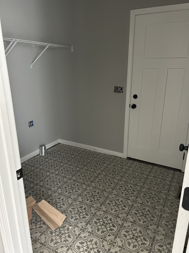 laundry room featuring light tile patterned floors