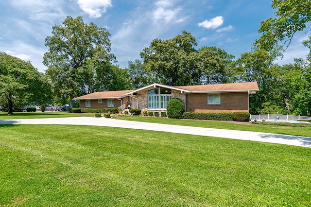 single story home featuring a front yard