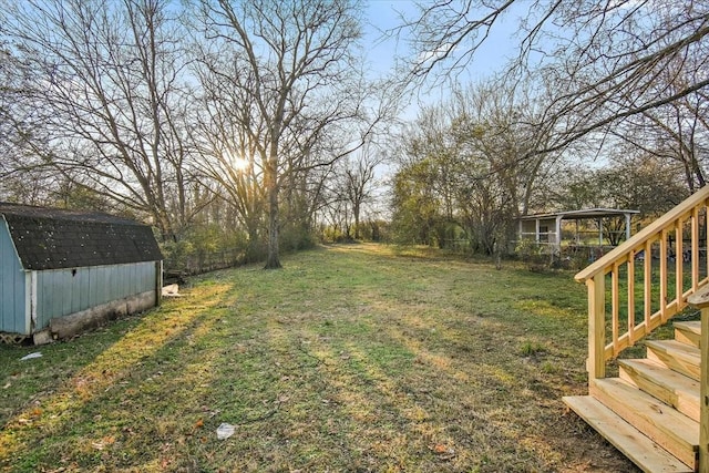 view of yard with a storage unit