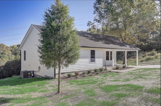 view of front of property with cooling unit and a front yard