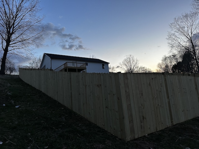 view of yard at dusk