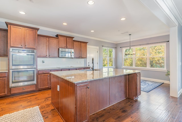 kitchen with appliances with stainless steel finishes, dark hardwood / wood-style flooring, backsplash, and an island with sink