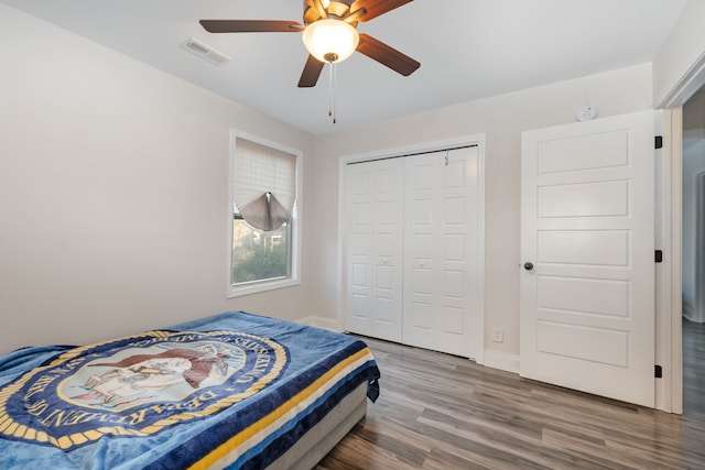 bedroom featuring ceiling fan, a closet, and hardwood / wood-style floors