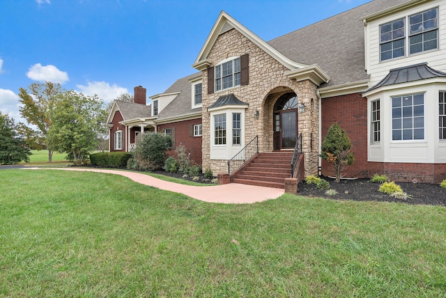 view of front facade with a front yard