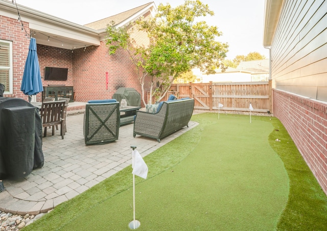 view of patio / terrace featuring an outdoor living space with a fireplace