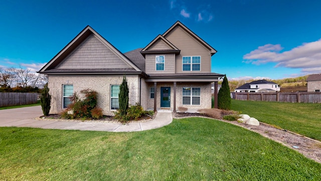 view of front of property featuring a front lawn