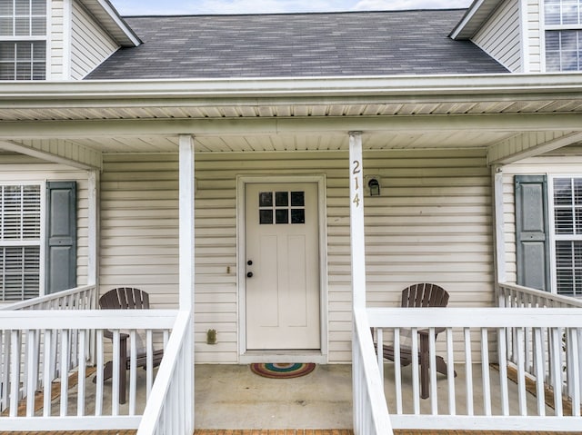 property entrance featuring a porch