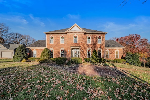 view of front facade with a front yard