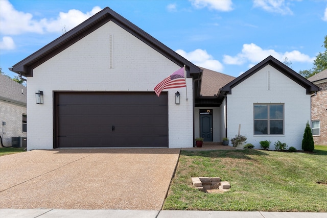 view of front of home featuring a front yard and a garage