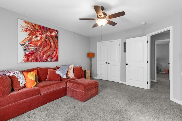 carpeted living room with ceiling fan