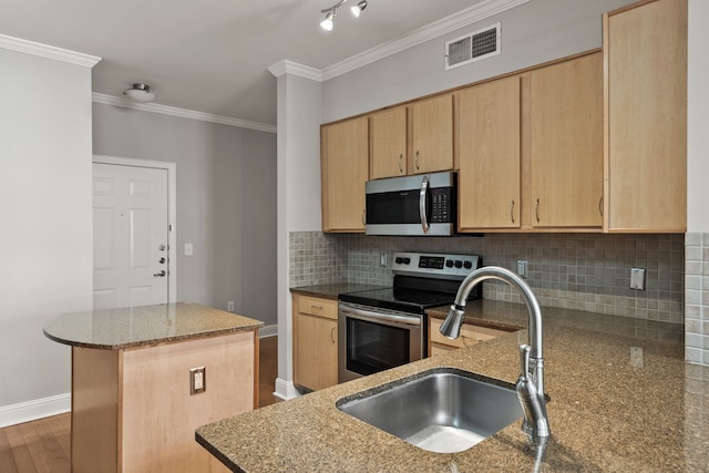 kitchen with light brown cabinets, stainless steel appliances, hardwood / wood-style floors, a kitchen island with sink, and ornamental molding