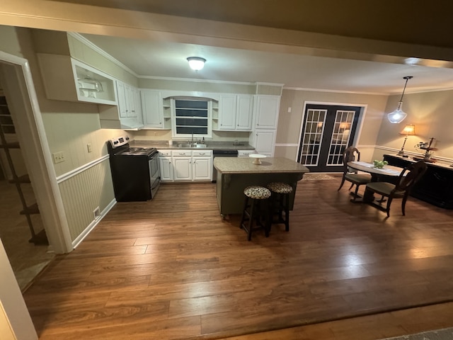 kitchen with sink, a center island, hanging light fixtures, range with electric cooktop, and white cabinets