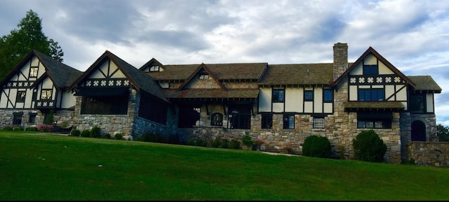 view of front of property with a front lawn