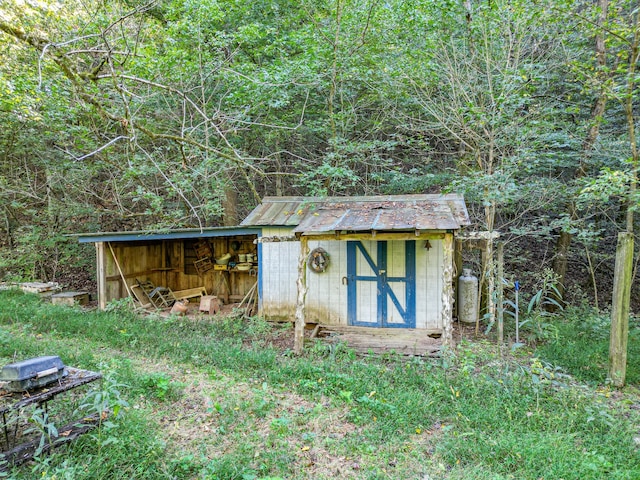 view of outbuilding