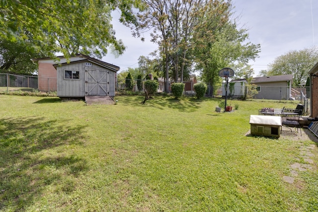 view of yard featuring a storage unit