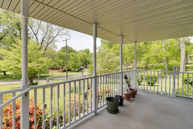 balcony featuring covered porch