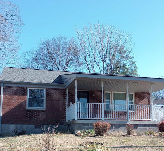 view of front of property featuring a porch