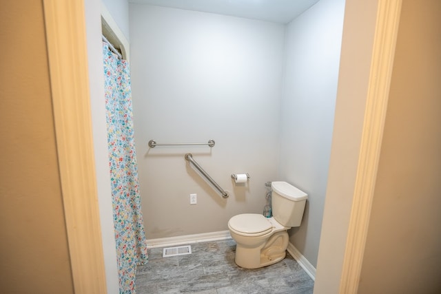 bathroom featuring toilet